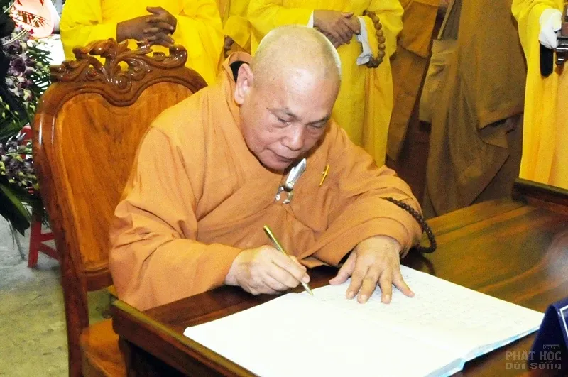 Trung ương GHPGVN viếng tang cố HT Thích Quang Đạo image-1731939491158