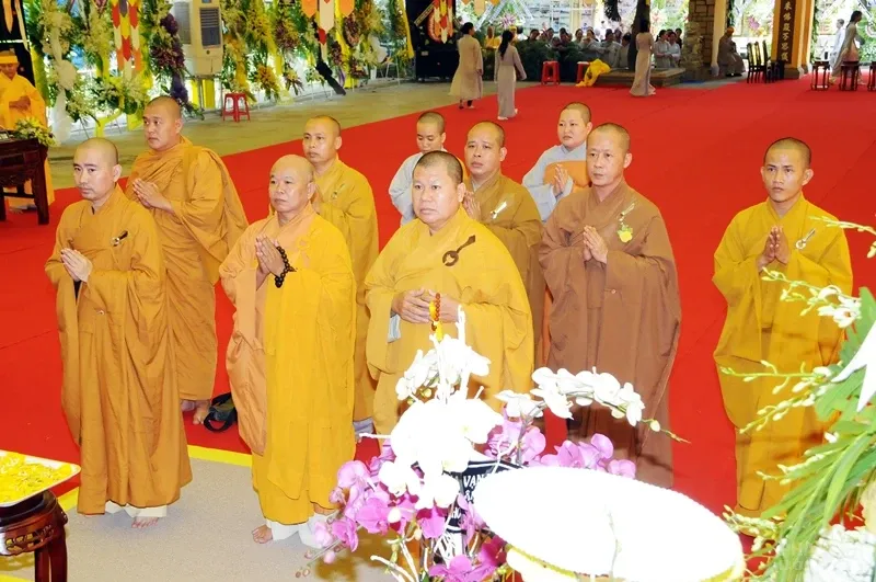 Trung ương GHPGVN viếng tang cố HT Thích Quang Đạo image-1731939497606