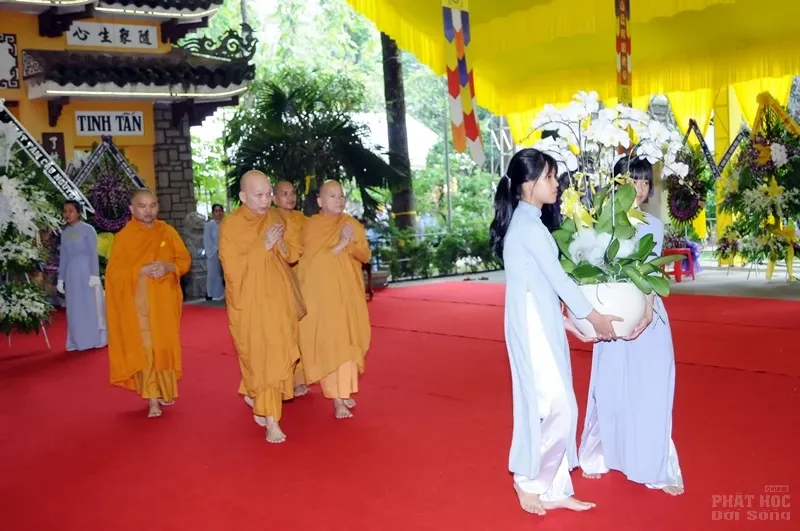 Trung ương GHPGVN viếng tang cố HT Thích Quang Đạo image-1731939513658