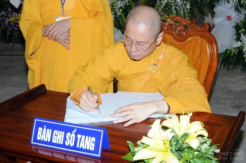Trung ương GHPGVN viếng tang cố HT Thích Quang Đạo image-1731939517275