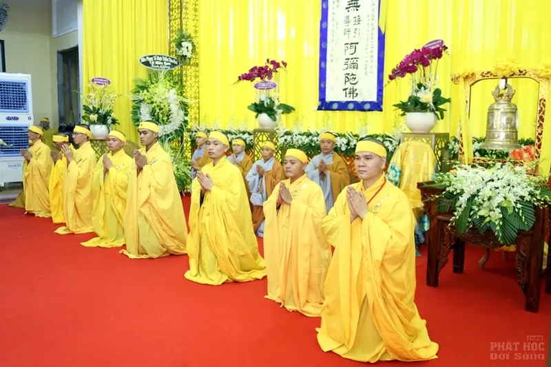 Trung ương GHPGVN viếng tang cố HT Thích Quang Đạo image-1731939525779