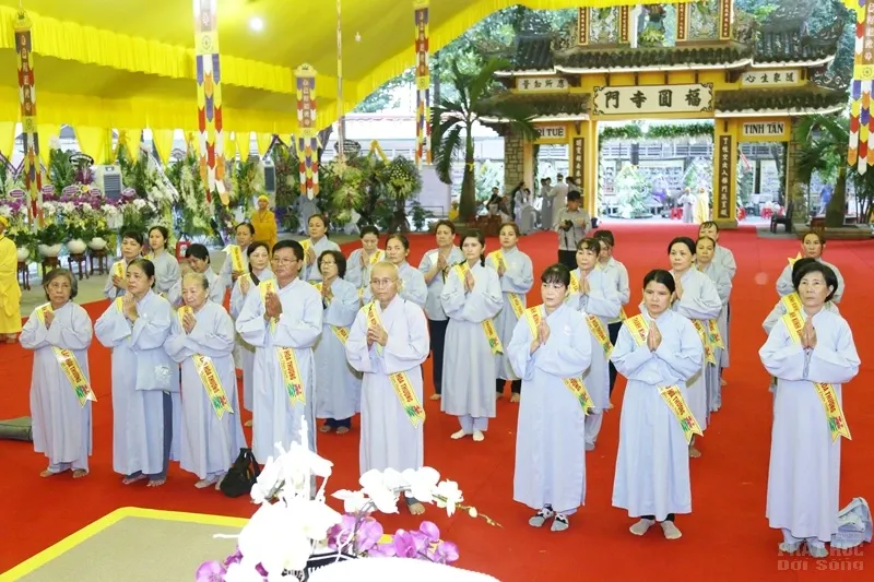 Trung ương GHPGVN viếng tang cố HT Thích Quang Đạo image-1731939534272