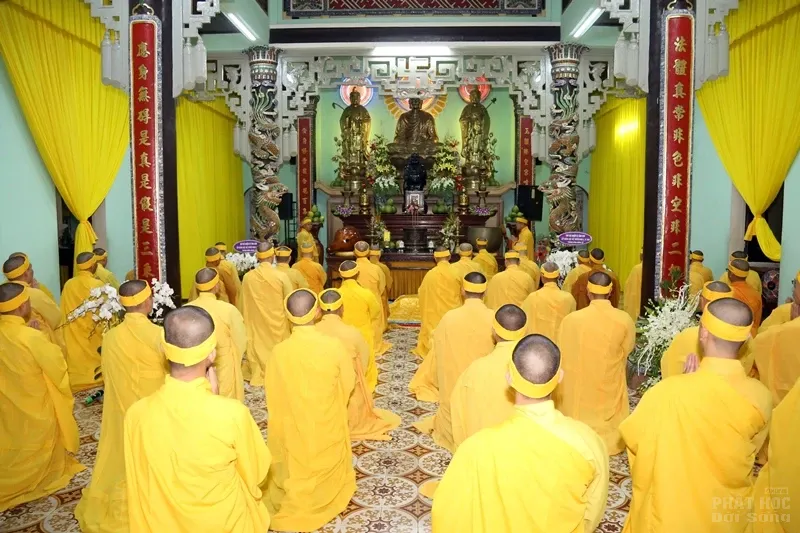 Trung ương GHPGVN viếng tang cố HT Thích Quang Đạo image-1731939546252