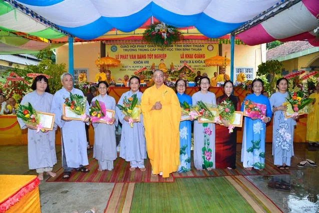 Trường TCPH Bình Thuận làm lễ tốt nghiệp, khai giảng Trường TCPH Bình Thuận làm lễ tốt nghiệp, khai giảng image-1731941452099