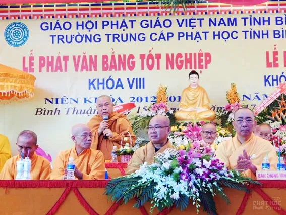 Trường TCPH Bình Thuận làm lễ tốt nghiệp, khai giảng Trường TCPH Bình Thuận làm lễ tốt nghiệp, khai giảng image-1731941454913