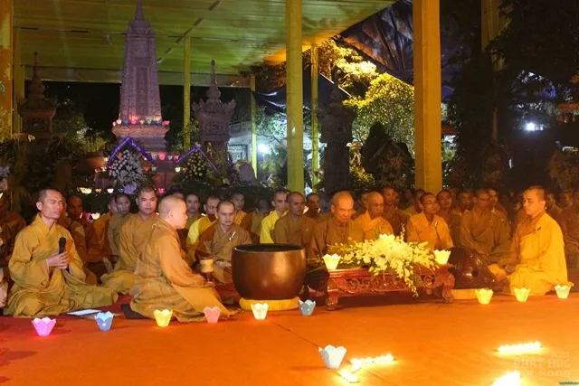 Trường TCPH Khánh Hòa đốt nến tưởng niệm giác linh HT Thích Thiện Bình image-1731932999710