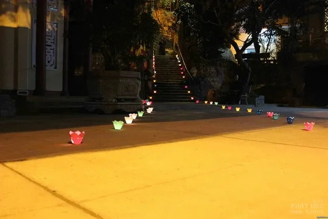 Trường TCPH Khánh Hòa đốt nến tưởng niệm giác linh HT Thích Thiện Bình image-1731933000351