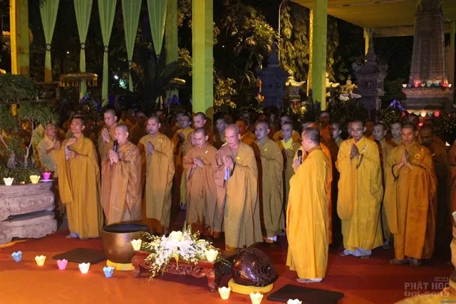 Trường TCPH Khánh Hòa đốt nến tưởng niệm giác linh HT Thích Thiện Bình Trường TCPH Khánh Hòa đốt nến tưởng niệm giác linh HT Thích Thiện Bình image-1731933002444
