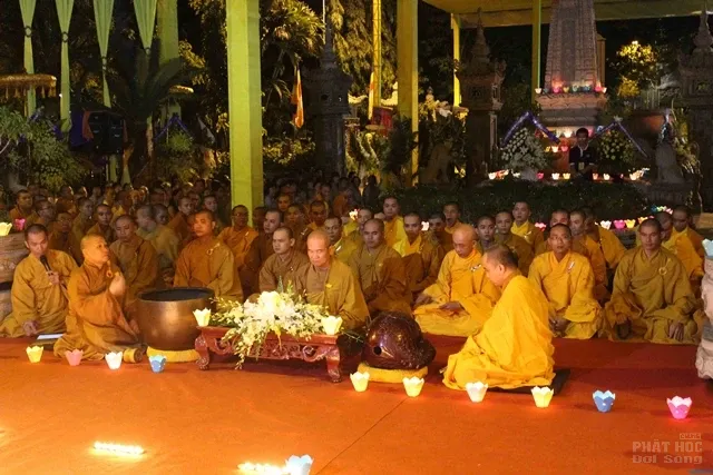 Trường TCPH Khánh Hòa đốt nến tưởng niệm giác linh HT Thích Thiện Bình Trường TCPH Khánh Hòa đốt nến tưởng niệm giác linh HT Thích Thiện Bình image-1731933003863
