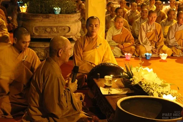 Trường TCPH Khánh Hòa đốt nến tưởng niệm giác linh HT Thích Thiện Bình image-1731933005297