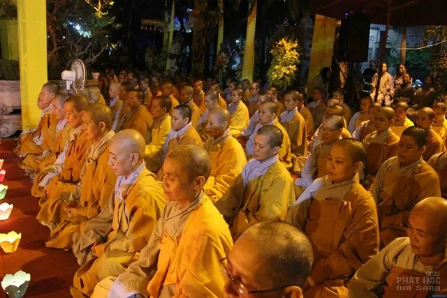 Trường TCPH Khánh Hòa đốt nến tưởng niệm giác linh HT Thích Thiện Bình image-1731933006013
