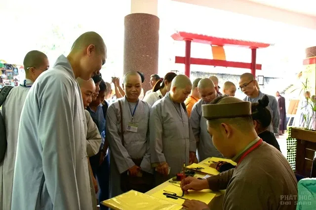 Trường Trung cấp Phật Học thành phố Hồ Chí Minh tổ chức lễ 20/11 image-1731941013862