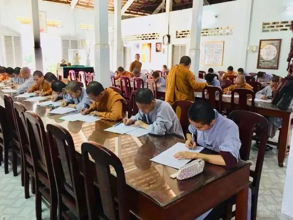 Trường trung cấp Phật học Vĩnh Long thi tốt nghiệp khóa VII (2015 – 2018) 1 Trường trung cấp Phật học Vĩnh Long thi tốt nghiệp khóa VII (2015 – 2018) image-1731943837969