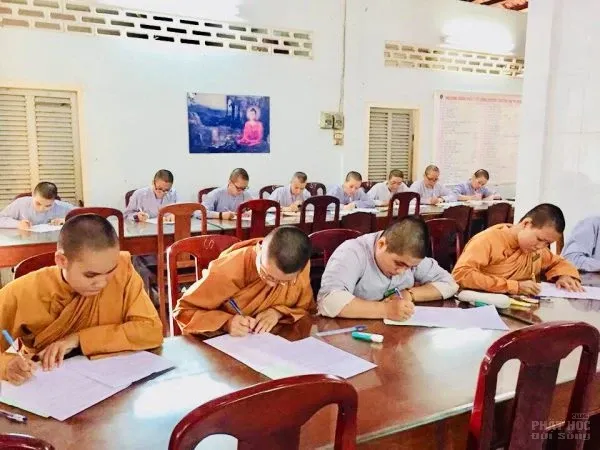 Trường trung cấp Phật học Vĩnh Long thi tốt nghiệp khóa VII (2015 – 2018) 3 Trường trung cấp Phật học Vĩnh Long thi tốt nghiệp khóa VII (2015 – 2018) image-1731943839372