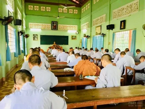 Trường trung cấp Phật học Vĩnh Long thi tốt nghiệp khóa VII (2015 – 2018) 4 Trường trung cấp Phật học Vĩnh Long thi tốt nghiệp khóa VII (2015 – 2018) image-1731943840025