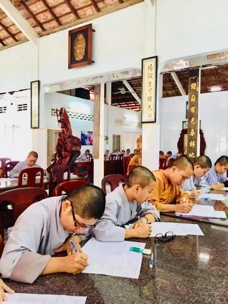 Trường trung cấp Phật học Vĩnh Long thi tốt nghiệp khóa VII (2015 – 2018) 5 Trường trung cấp Phật học Vĩnh Long thi tốt nghiệp khóa VII (2015 – 2018) image-1731943840753