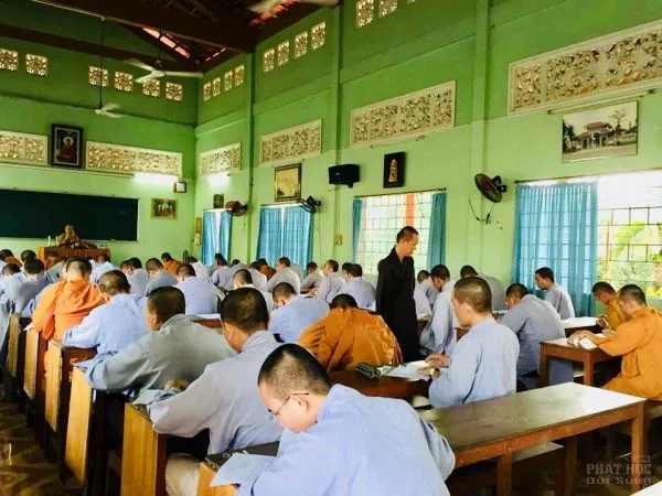 Trường trung cấp Phật học Vĩnh Long thi tốt nghiệp khóa VII (2015 – 2018) 6 Trường trung cấp Phật học Vĩnh Long thi tốt nghiệp khóa VII (2015 – 2018) image-1731943841451