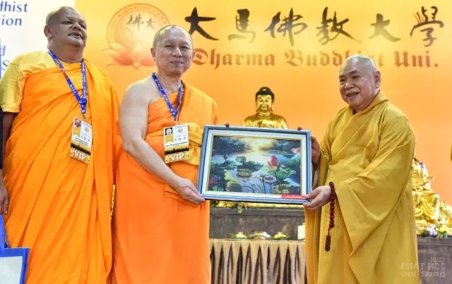 TT. Thích Nhật Từ nhận giải thưởng Nhà cải cách Phật giáo Toàn cầu 2017 image-1732291989549