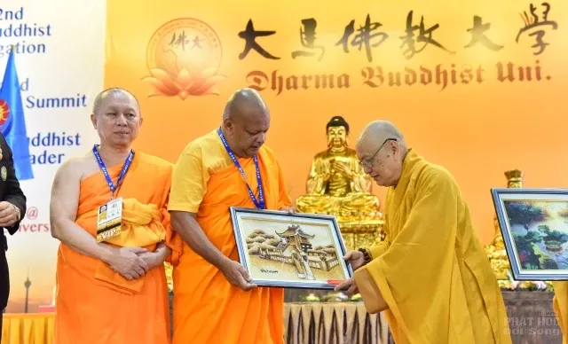 TT. Thích Nhật Từ nhận giải thưởng Nhà cải cách Phật giáo Toàn cầu 2017 image-1732291990411