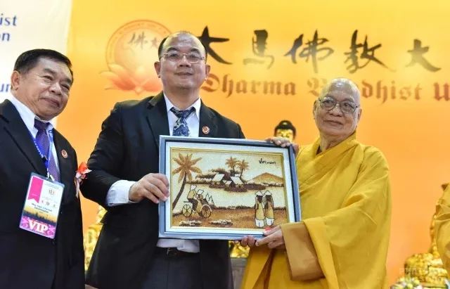 TT. Thích Nhật Từ nhận giải thưởng Nhà cải cách Phật giáo Toàn cầu 2017 image-1732291991224