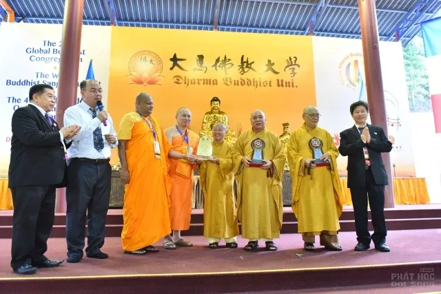 TT. Thích Nhật Từ nhận giải thưởng Nhà cải cách Phật giáo Toàn cầu 2017 image-1732291994653