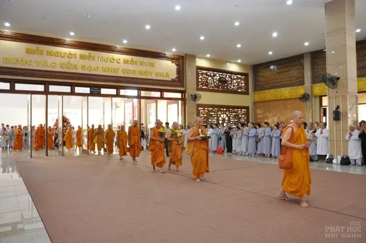 Tưởng niệm Tổ sư - khai mạc thư viện tại Pháp viện Minh Đăng Quang image-1731943004257