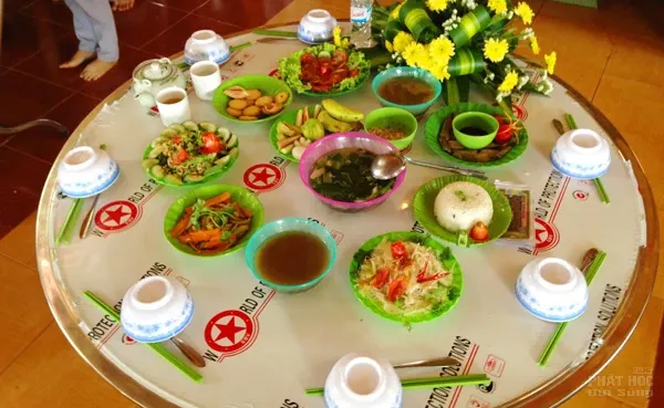 Video 600 trại sinh thi nấu ăn 'phiên chợ đồng quê' chùa Hoa Khai 3 Video 600 trại sinh thi nấu ăn 'phiên chợ đồng quê' chùa Hoa Khai image-1731748794704