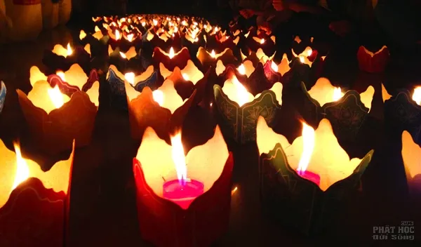 Video cả hội trường khóc òa đêm thắp nến 'Ơn nghĩa sinh thành' image-1732286622277