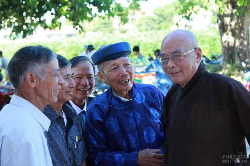 Video: HT Thích Quang Đạo về thăm quê hương Long Hưng - Hải Lăng image-1731941922201