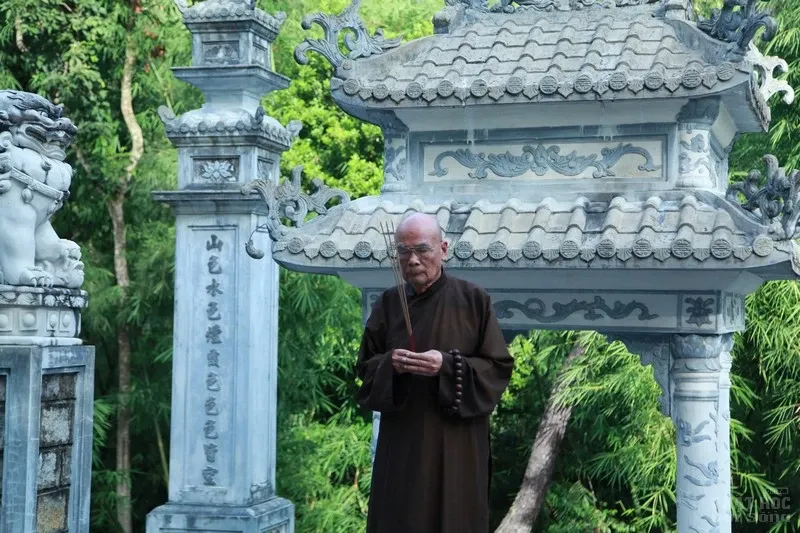 Video: HT Thích Quang Đạo về thăm quê hương Long Hưng - Hải Lăng image-1731941933817