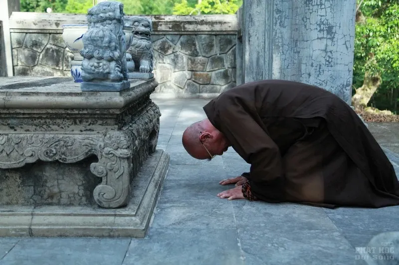 Video: HT Thích Quang Đạo về thăm quê hương Long Hưng - Hải Lăng image-1731941935720