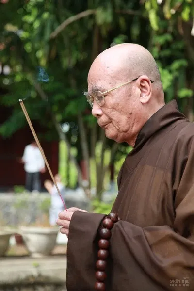 Video: HT Thích Quang Đạo về thăm quê hương Long Hưng - Hải Lăng Video: HT Thích Quang Đạo về thăm quê hương Long Hưng - Hải Lăng image-1731941937409