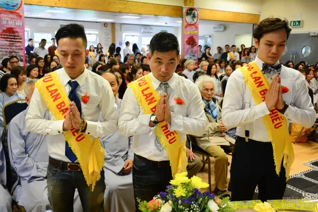 Vương Quốc Anh: Vu Lan trên xứ sương mù image-1731938503131