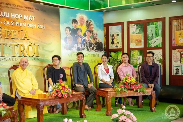 Xúc động ngày họp mặt của các diễn viên phim điện ảnh 'Về phía mặt trời' image-1732289317539