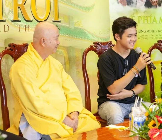 Xúc động ngày họp mặt của các diễn viên phim điện ảnh 'Về phía mặt trời' image-1732289319229