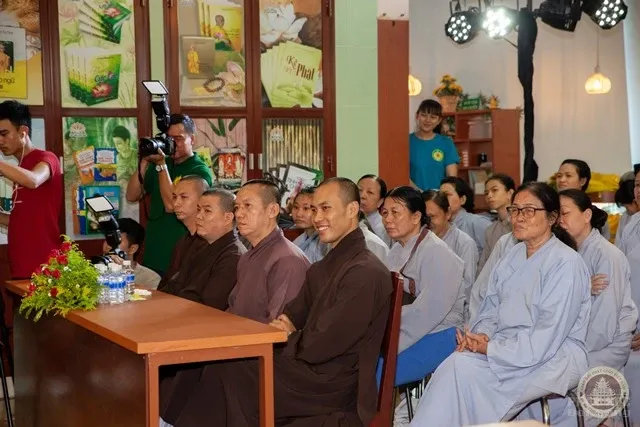 Xúc động ngày họp mặt của các diễn viên phim điện ảnh 'Về phía mặt trời' image-1732289323633