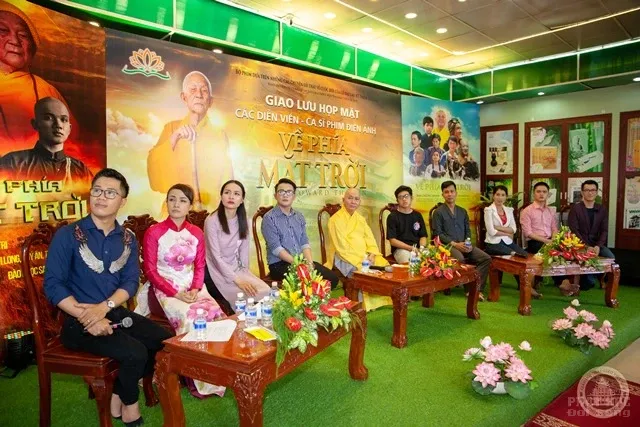 Xúc động ngày họp mặt của các diễn viên phim điện ảnh 'Về phía mặt trời' image-1732289325068