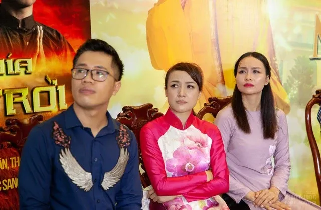 Xúc động ngày họp mặt của các diễn viên phim điện ảnh 'Về phía mặt trời' image-1732289325877
