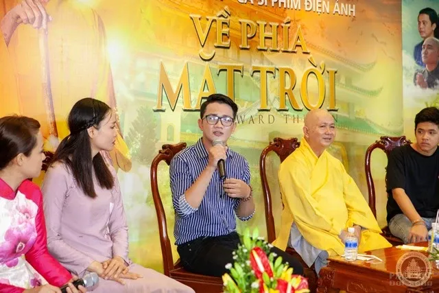 Xúc động ngày họp mặt của các diễn viên phim điện ảnh 'Về phía mặt trời' image-1732289326554