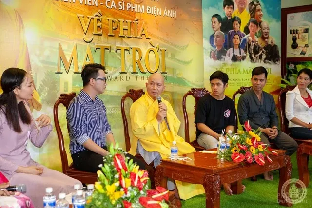 Xúc động ngày họp mặt của các diễn viên phim điện ảnh 'Về phía mặt trời' image-1732289329459
