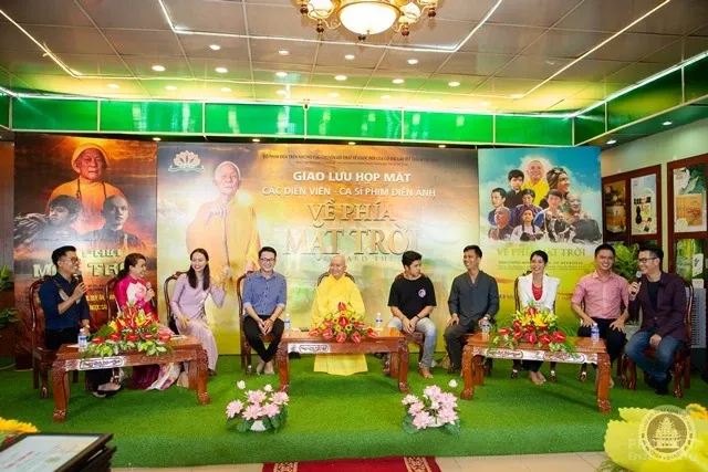 Xúc động ngày họp mặt của các diễn viên phim điện ảnh 'Về phía mặt trời' image-1732289331142