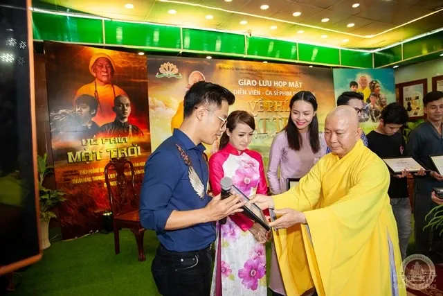 Xúc động ngày họp mặt của các diễn viên phim điện ảnh 'Về phía mặt trời' image-1732289332789