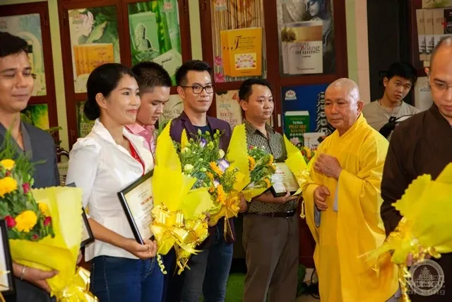 Xúc động ngày họp mặt của các diễn viên phim điện ảnh 'Về phía mặt trời' image-1732289333569