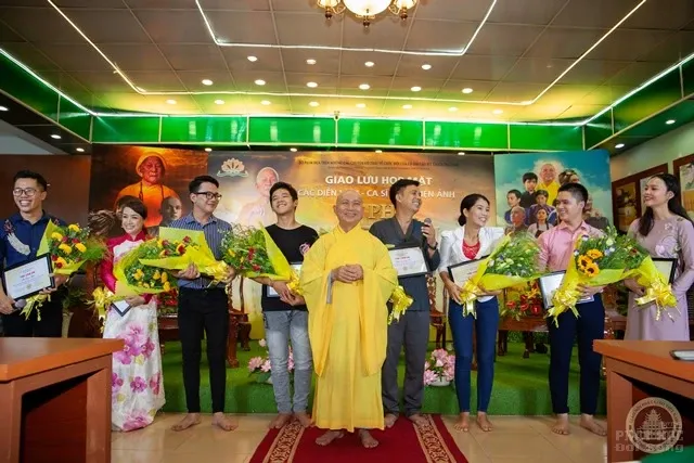 Xúc động ngày họp mặt của các diễn viên phim điện ảnh 'Về phía mặt trời' image-1732289334280
