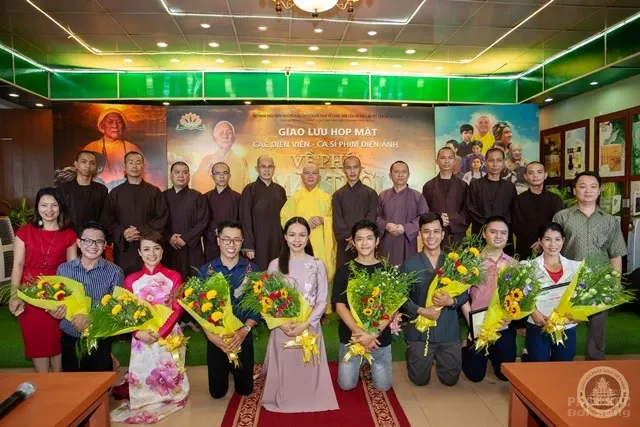 Xúc động ngày họp mặt của các diễn viên phim điện ảnh 'Về phía mặt trời' image-1732289335125