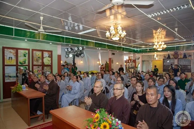 Xúc động ngày họp mặt của các diễn viên phim điện ảnh 'Về phía mặt trời' image-1732289336685