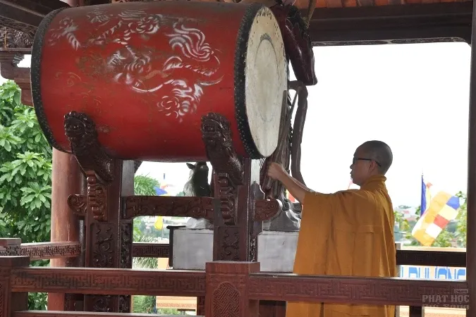 Ý nghĩa chuông trống bát nhã trong chùa image-1732290597412