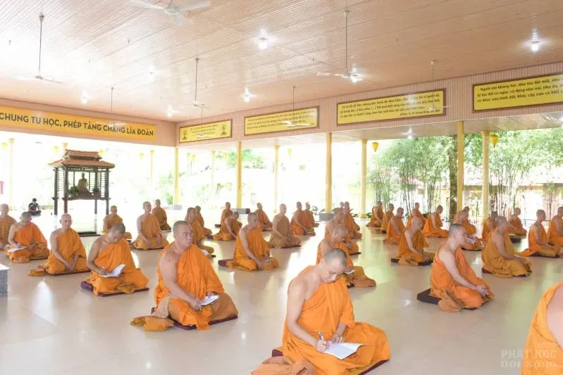 NGAY THU HAI KHOA TU TRUYEN THONG KHAT SI 11