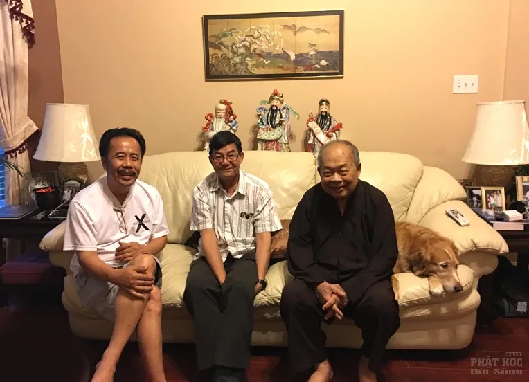 Anh Bình (Hướng Đạo) và Cường thăm viếng anh Nhơn