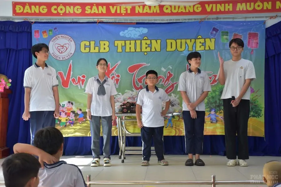 1. TRUNG THU SUONG NGUYET ANH 5